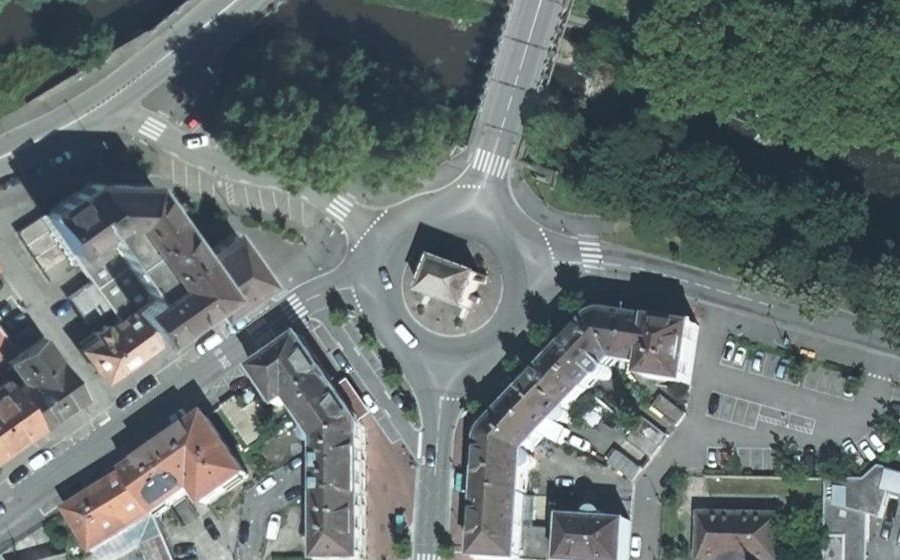Vue aérienne du Rond-point anonyme n°8115243