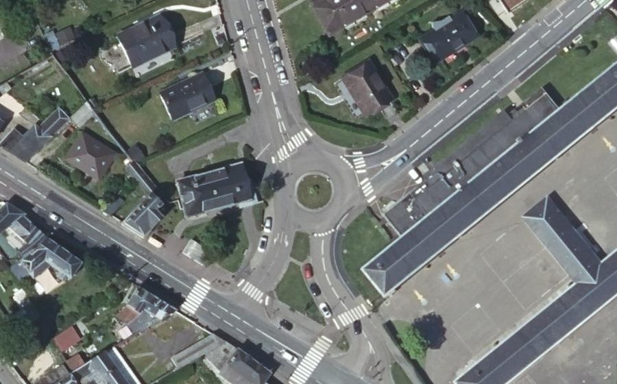 Vue aérienne du Rond-point anonyme n°81205048