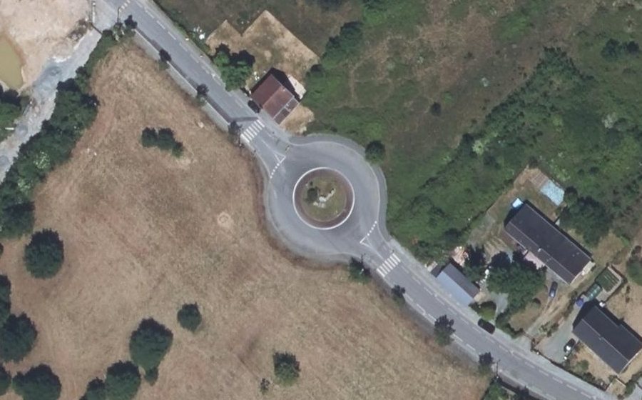 Vue aérienne du Rond-point anonyme n°81232206