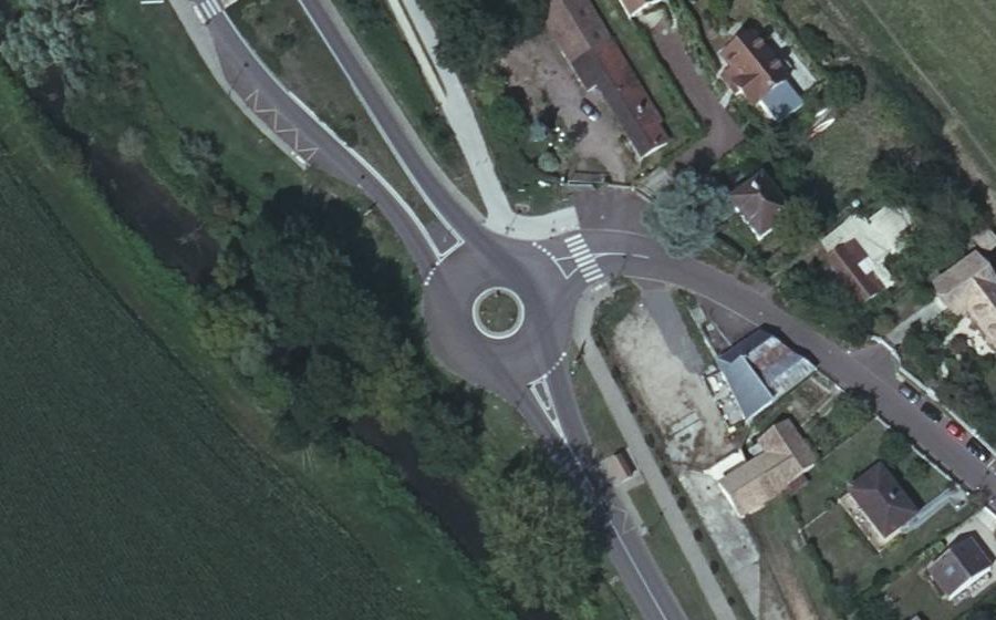 Vue aérienne du Rond-point anonyme n°812852666
