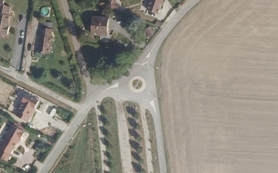 Vue aérienne du Rond-point anonyme n°812880797