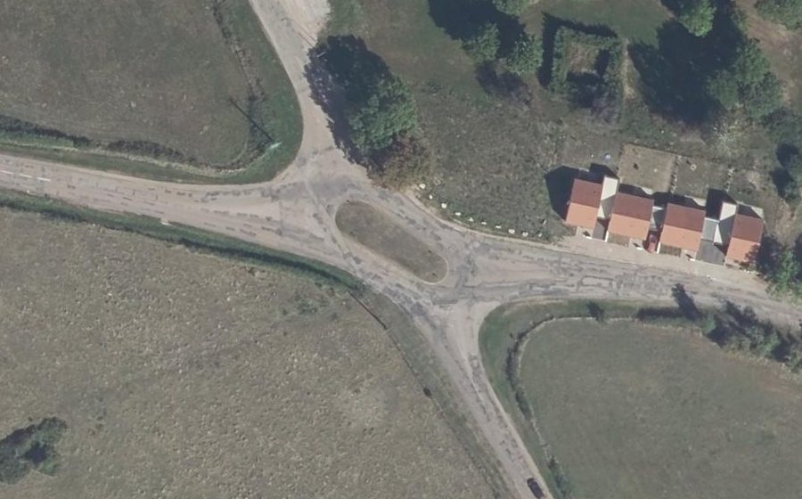 Vue aérienne du Rond-point anonyme n°812894932