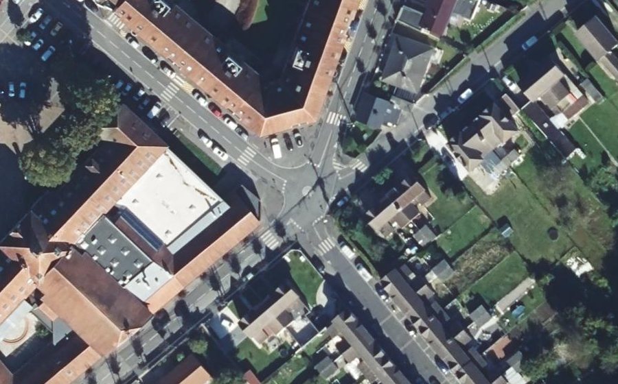 Vue aérienne du Rond-point anonyme n°813219058