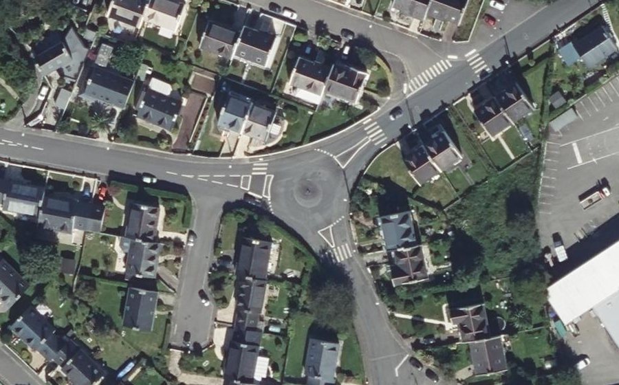 Vue aérienne du Rond-point anonyme n°813364733