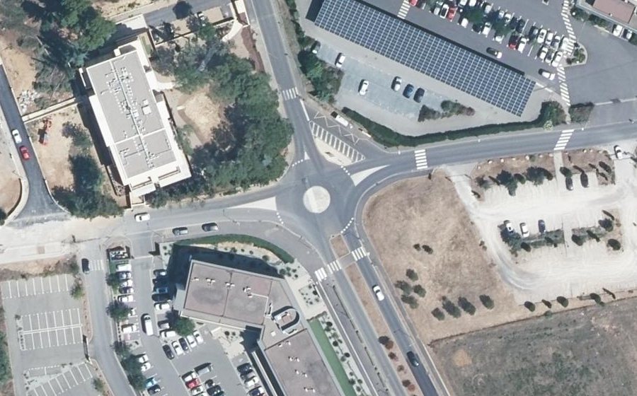 Vue aérienne du Rond-point anonyme n°813493160