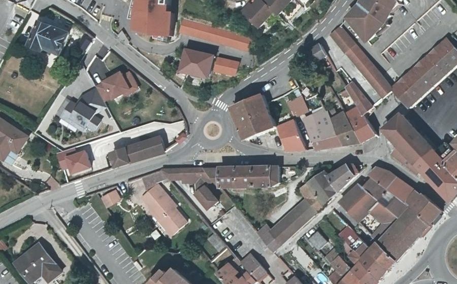 Vue aérienne du Rond-point anonyme n°813629834