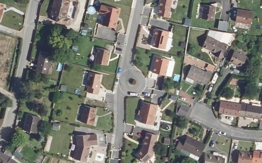 Vue aérienne du Rond-point anonyme n°813641306