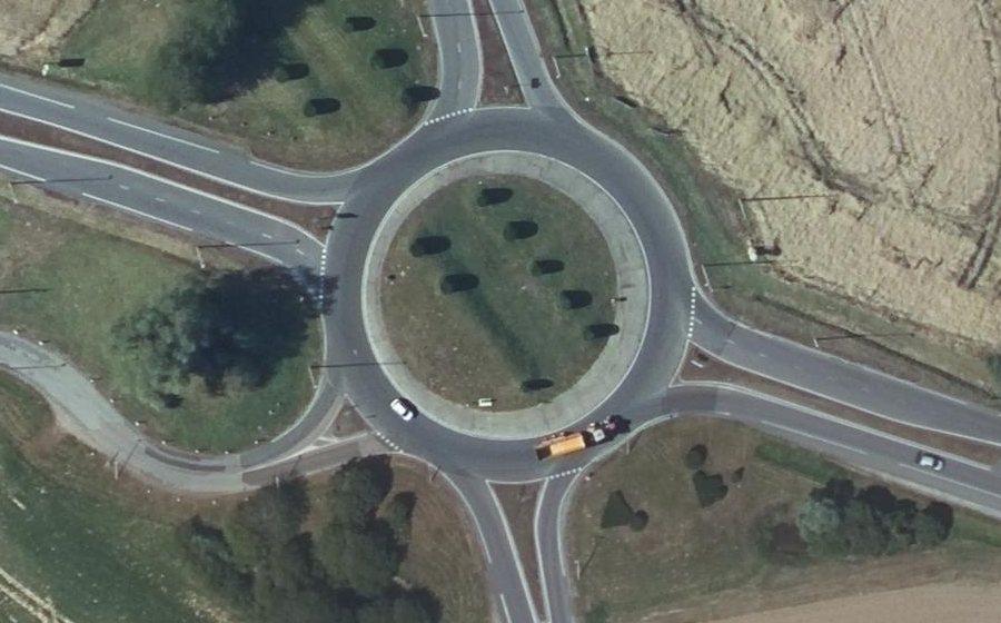 Vue aérienne du Rond-point anonyme n°8142681