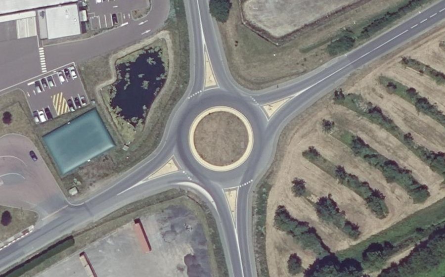 Vue aérienne du Rond-point anonyme n°814510989
