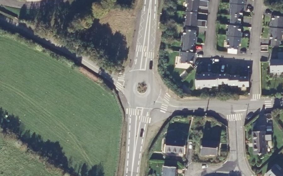 Vue aérienne du Rond-point anonyme n°814637741