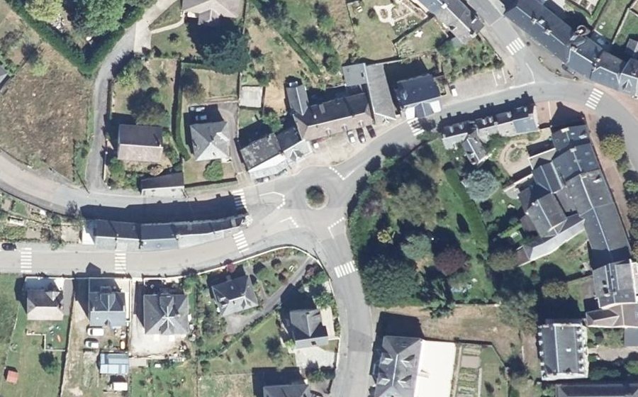 Vue aérienne du Rond-point anonyme n°81512073