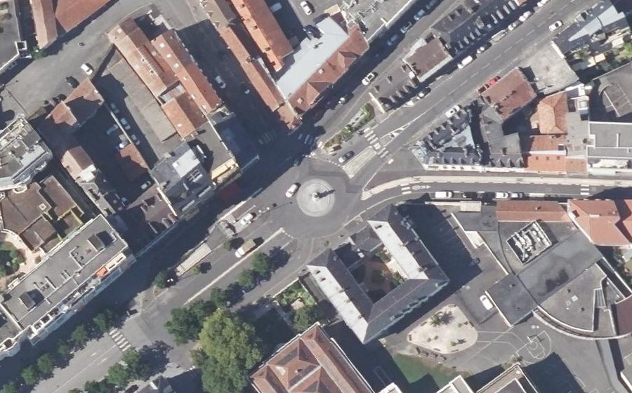 Vue aérienne du Rond-point anonyme n°815440412