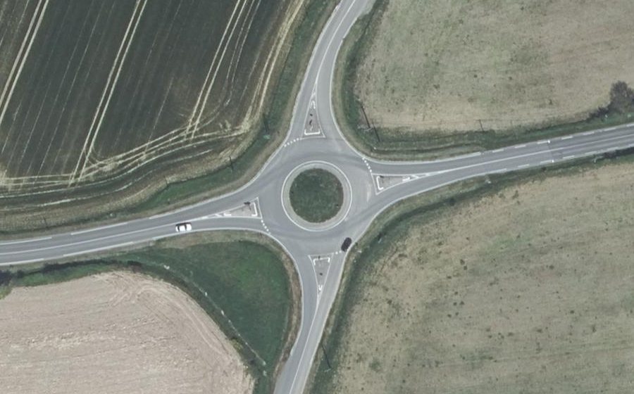 Vue aérienne du Rond-point anonyme n°815663083
