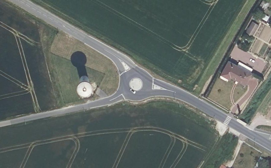 Vue aérienne du Rond-point anonyme n°815891406