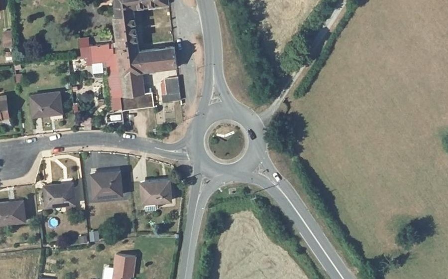 Vue aérienne du Rond-point anonyme n°81591391