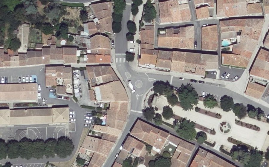 Vue aérienne du Rond-point anonyme n°81620994