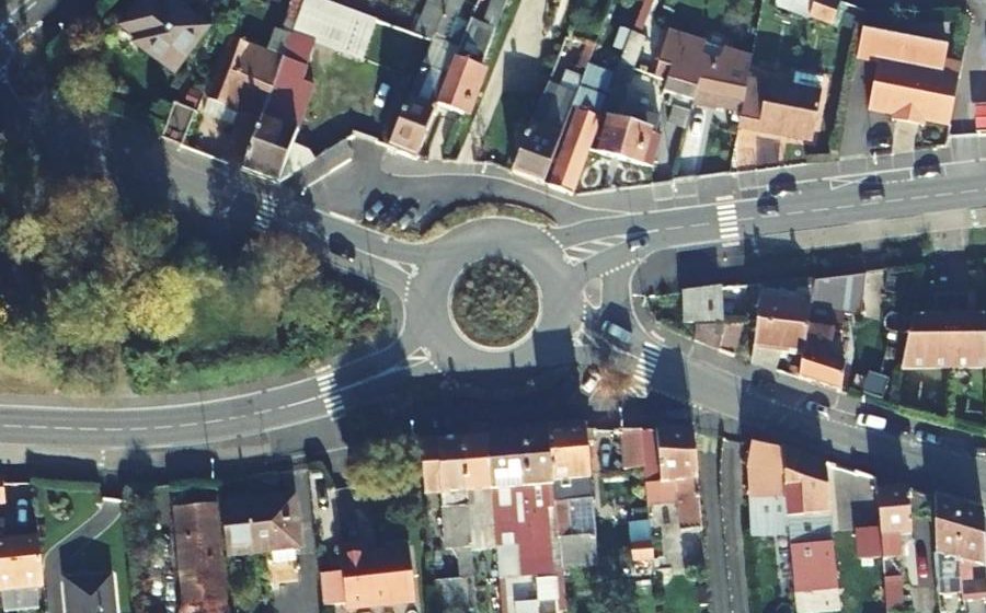 Vue aérienne du Rond-point anonyme n°816240517