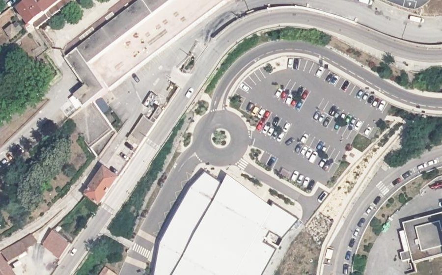 Vue aérienne du Rond-point anonyme n°816246015