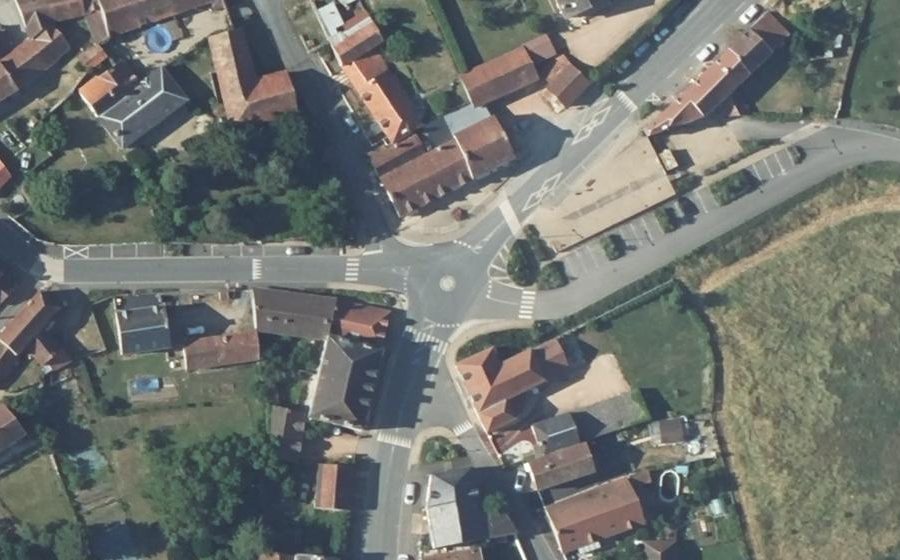 Vue aérienne du Rond-point anonyme n°816295341