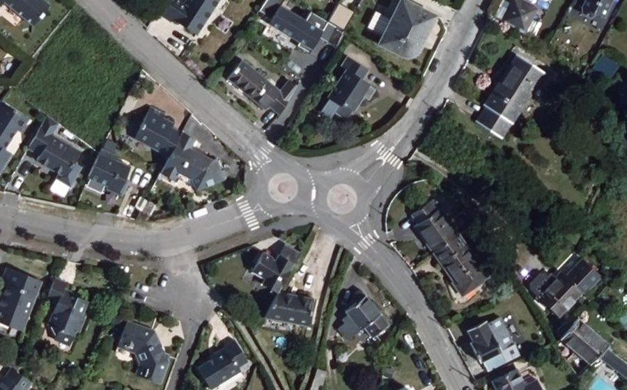 Vue aérienne du Rond-point anonyme n°816307529