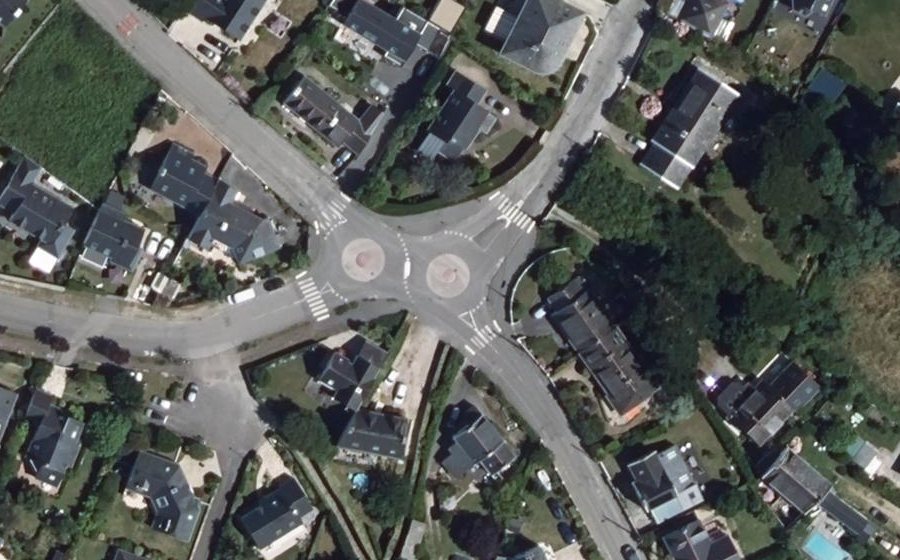 Vue aérienne du Rond-point anonyme n°816307530