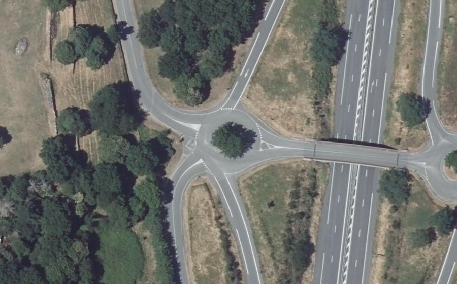 Vue aérienne du Rond-point anonyme n°81645095