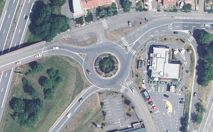 Vue aérienne du Rond-point anonyme n°8166059