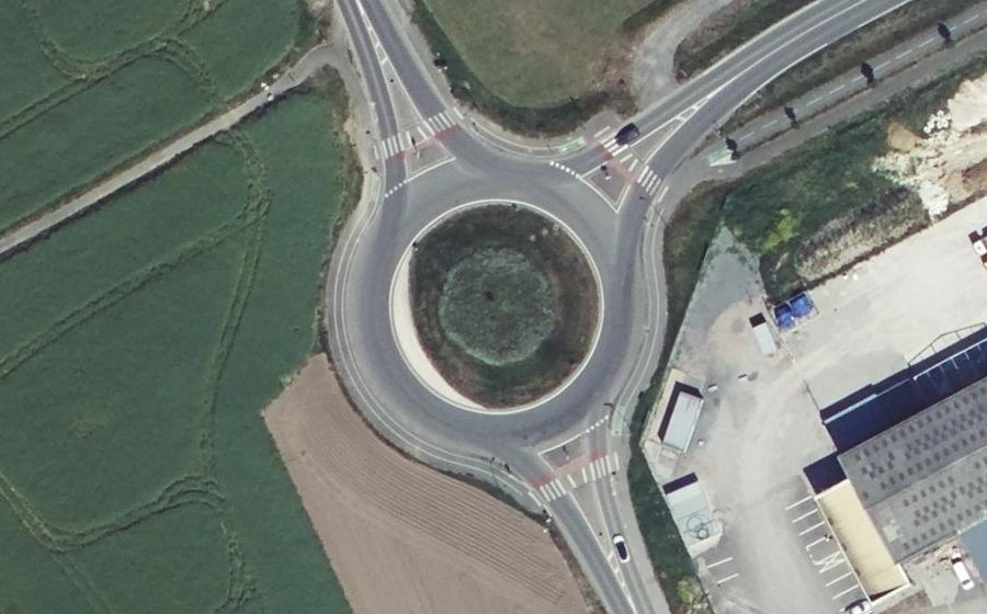 Vue aérienne du Rond-point anonyme n°816625817