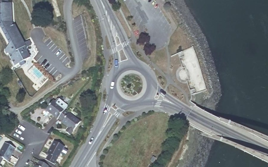 Vue aérienne du Rond-point anonyme n°816691846