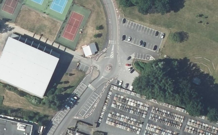 Vue aérienne du Rond-point anonyme n°81682236