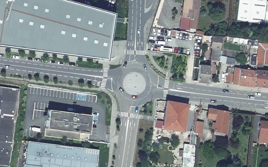 Vue aérienne du Rond-point anonyme n°816844676
