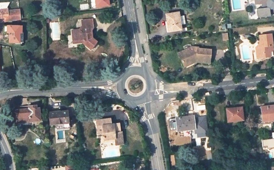 Vue aérienne du Rond-point anonyme n°816859608