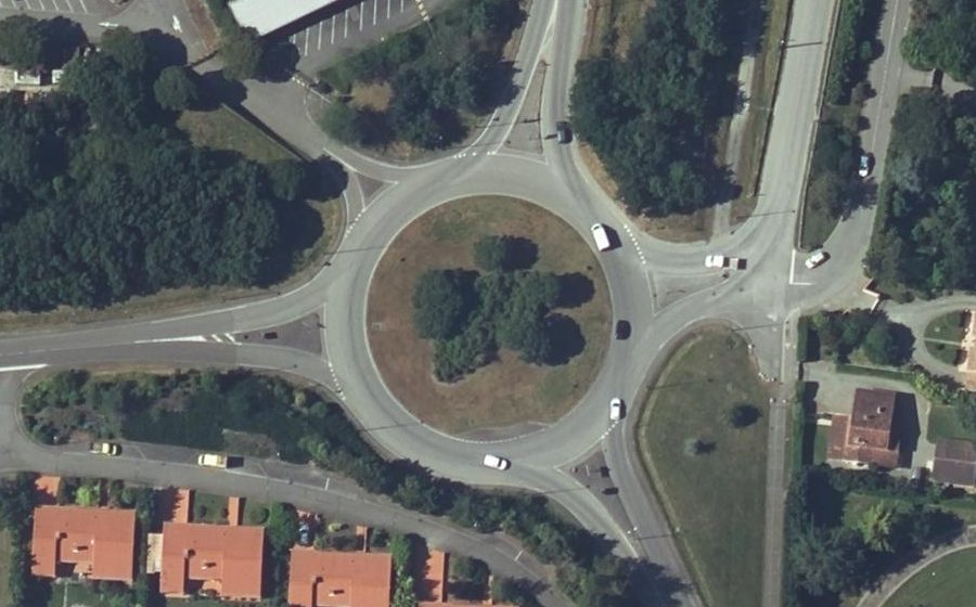 Vue aérienne du Rond-point anonyme n°8168873