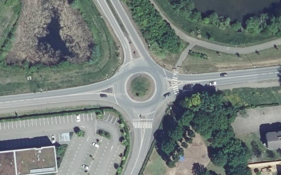 Vue aérienne du Rond-point anonyme n°8169665