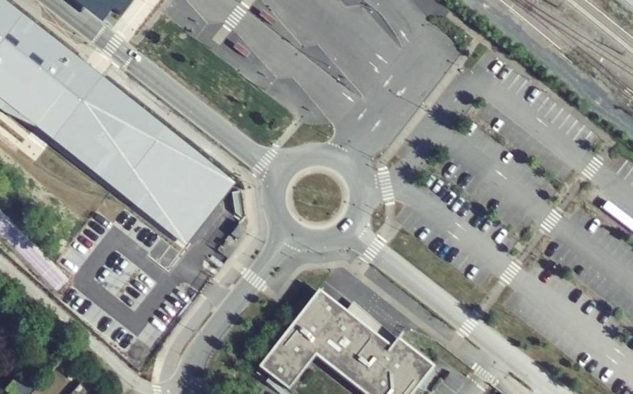 Vue aérienne du Rond-point anonyme n°817224309