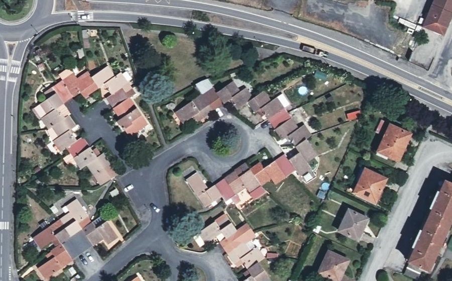 Vue aérienne du Rond-point anonyme n°81731084