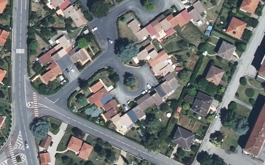 Vue aérienne du Rond-point anonyme n°81731102