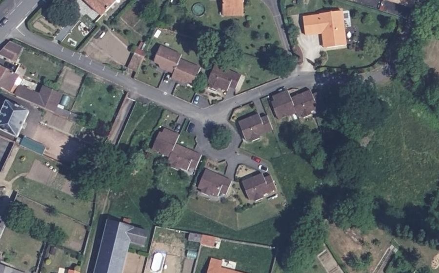Vue aérienne du Rond-point anonyme n°81756746