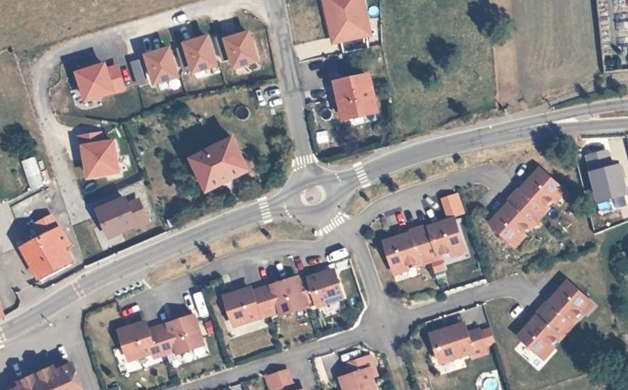 Vue aérienne du Rond-point anonyme n°817649064