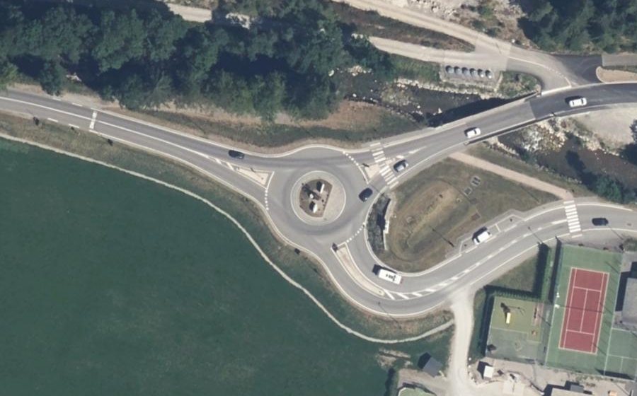 Vue aérienne du Rond-point anonyme n°817652876