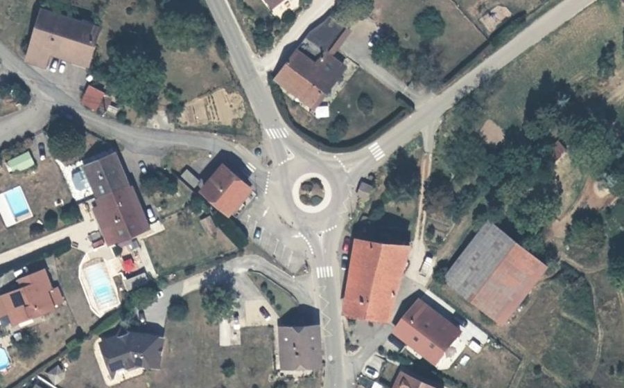 Vue aérienne du Rond-point anonyme n°817867396