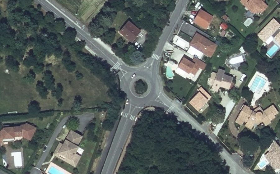 Vue aérienne du Rond-point anonyme n°817989863