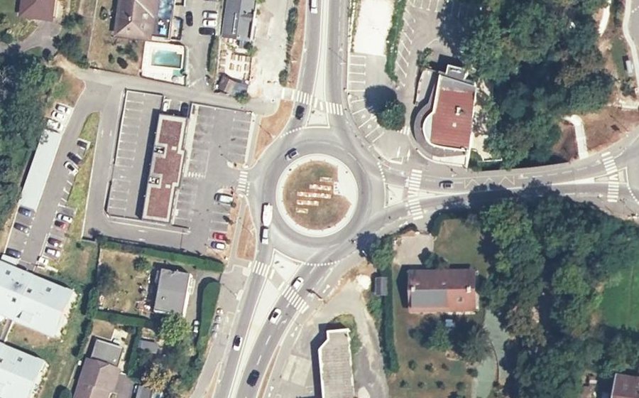 Vue aérienne du Rond-point anonyme n°818061825