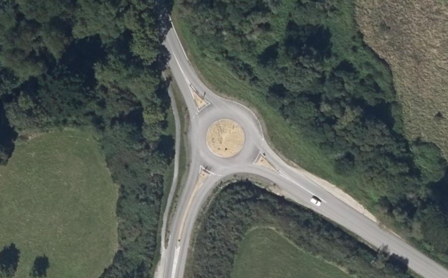 Vue aérienne du Rond-point anonyme n°818563979