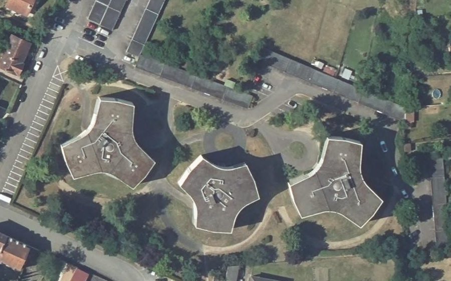 Vue aérienne du Rond-point anonyme n°81911789