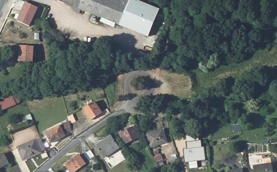 Vue aérienne du Rond-point anonyme n°81918242