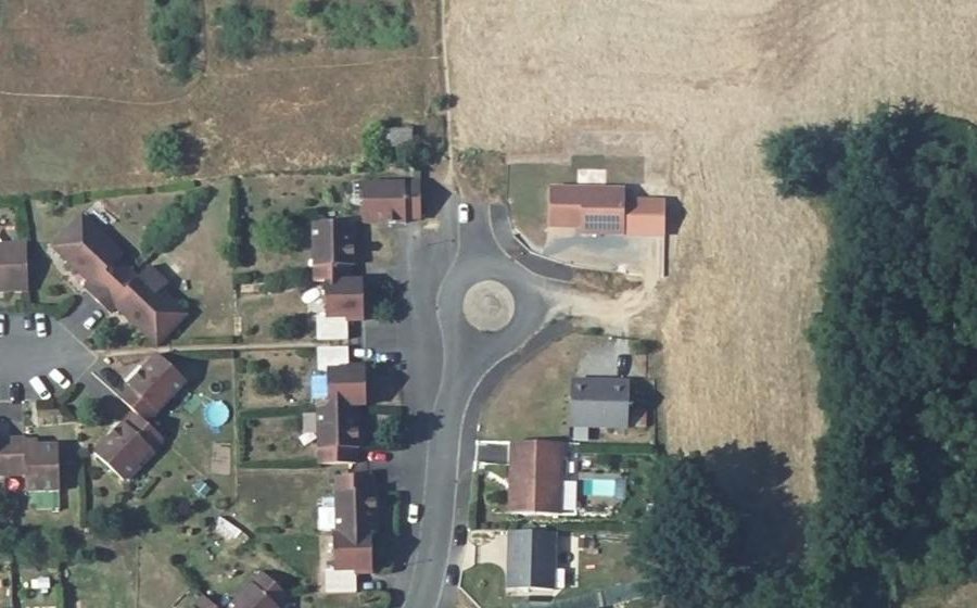 Vue aérienne du Rond-point anonyme n°81928785