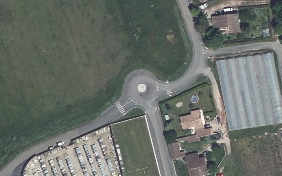 Vue aérienne du Rond-point anonyme n°819494694