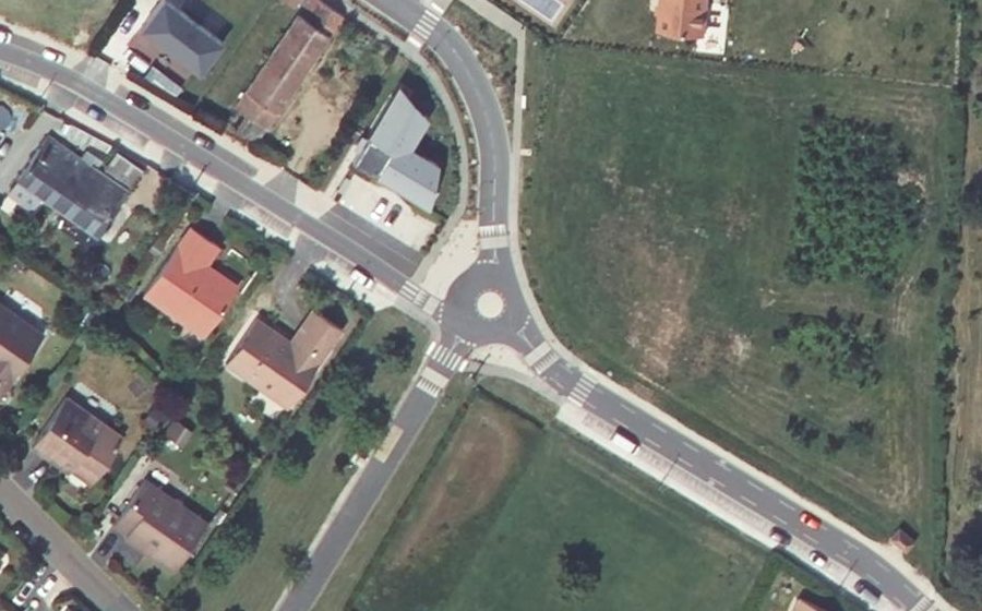 Vue aérienne du Rond-point anonyme n°819582085