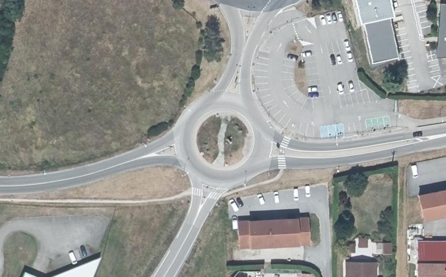 Vue aérienne du Rond-point anonyme n°819586759